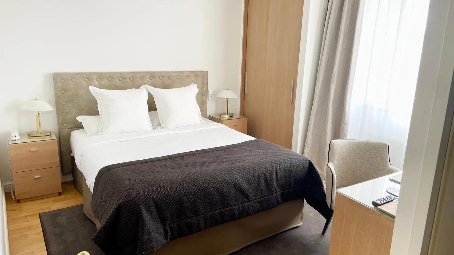 פונטורסון Hotel Victor Hugo