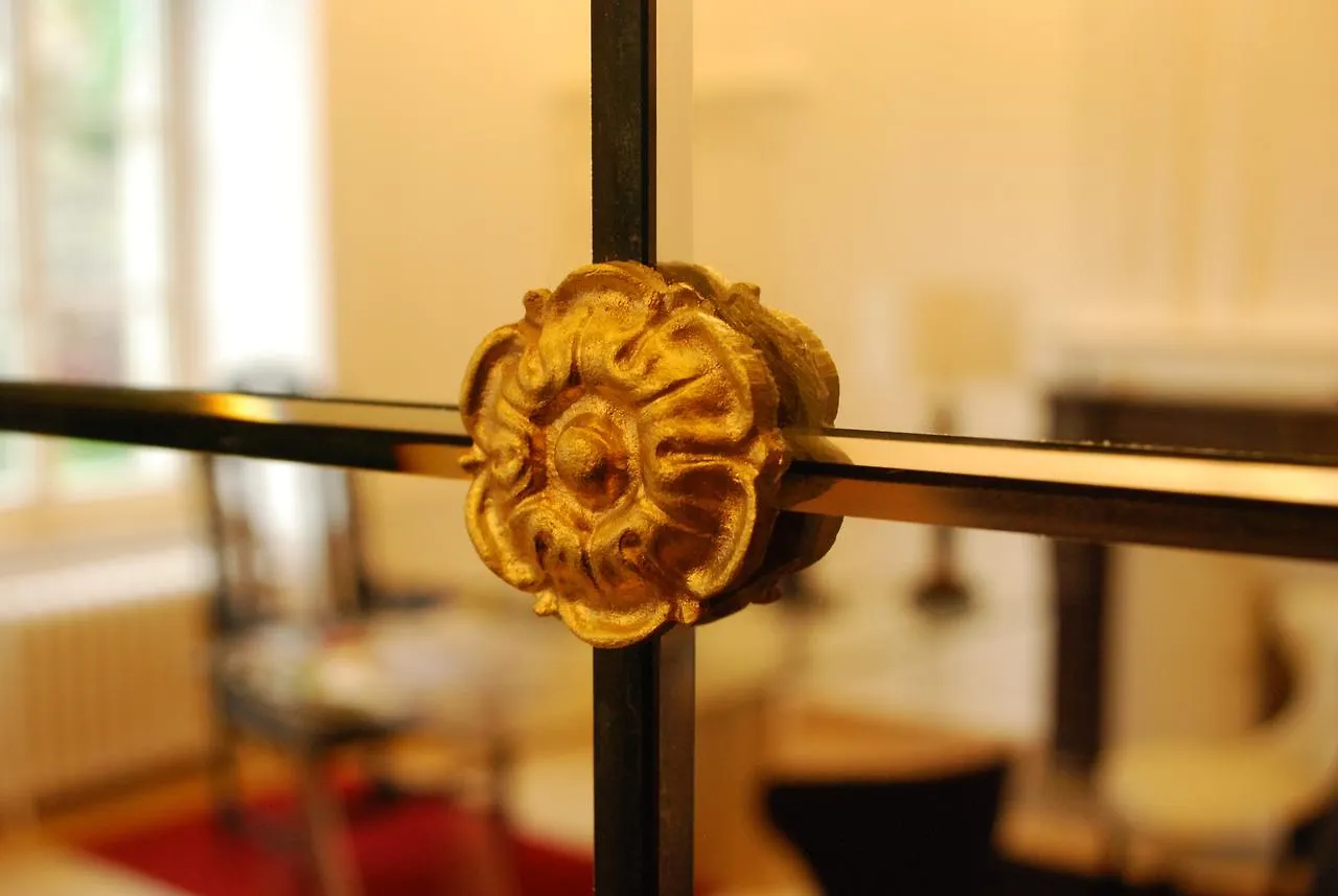 ***  פונטורסון Hotel Victor Hugo צרפת