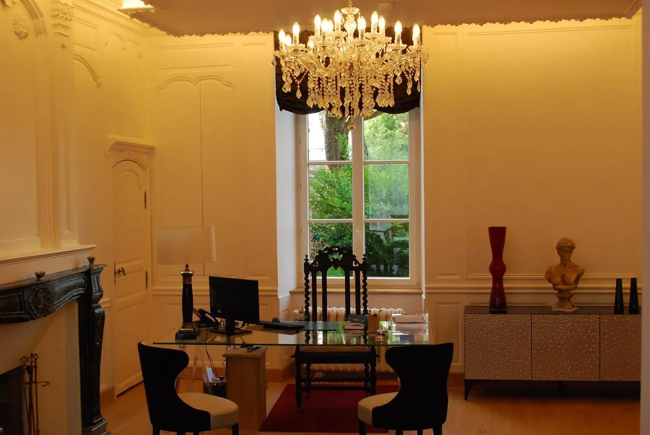 פונטורסון Hotel Victor Hugo