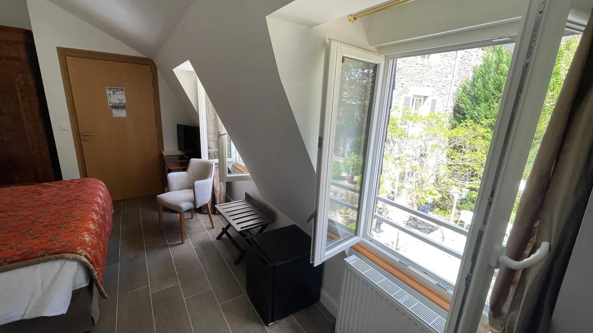 Hôtel Victor Hugo Pontorson 3*,  France